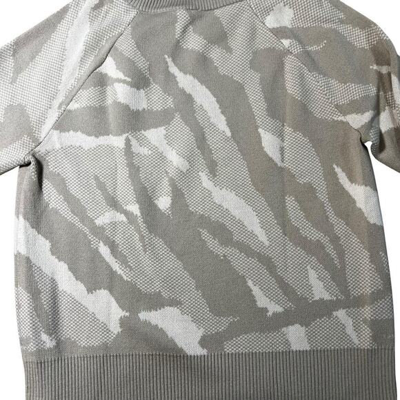 Athleta Short Sweater Thermolite Tan Camo Jacquard Crew Neck Merino Wool Size XS - Picture 5 of 6